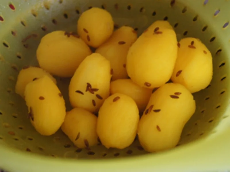 Grüner Spargel mit Zitronensauce, Lachsfilet mit Krabben und Drillingen - Rezept - Bild Nr. 13991