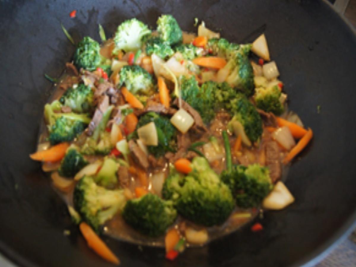 Rindfleisch mit Brokkoli und Jasmin-Reis - Rezept - Bild Nr. 14015