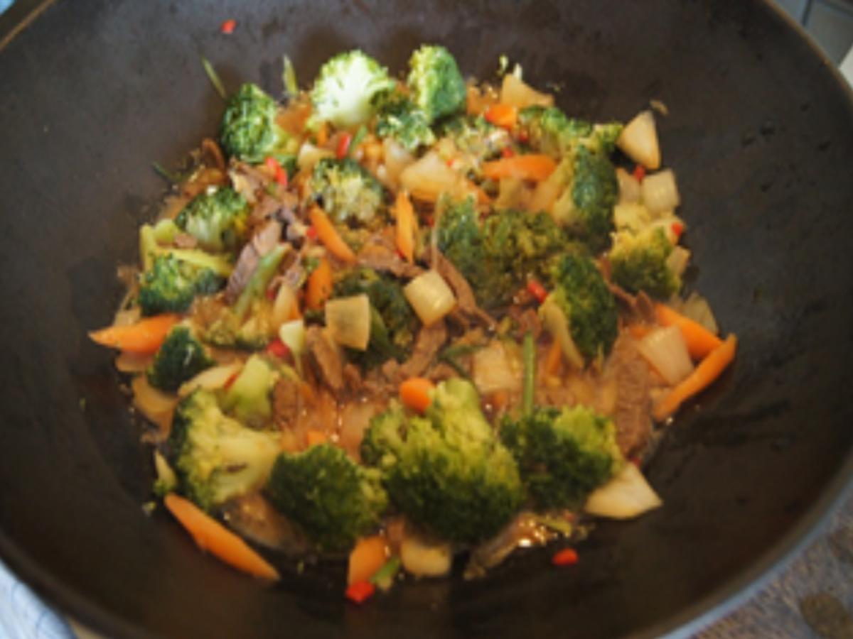 Rindfleisch mit Brokkoli und Jasmin-Reis - Rezept - Bild Nr. 14017