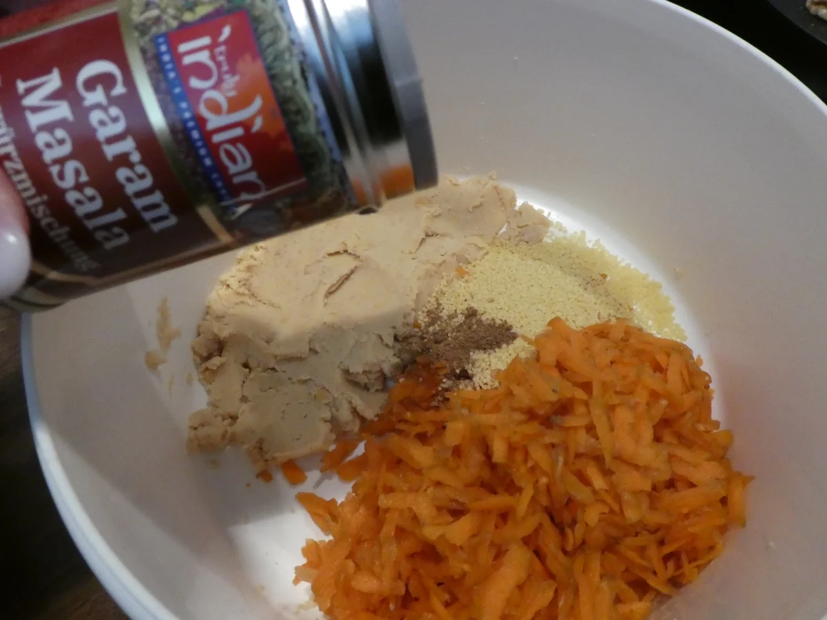 Rezept: Orientalischer Gemüsebratling mit Römersalatherzen und Tahini-Dressing Bild Nr. 13986 Orientalischer Gemüsebratling mit Römersalatherzen und Tahini-Dressing - Rezept - Bild Nr. 13986