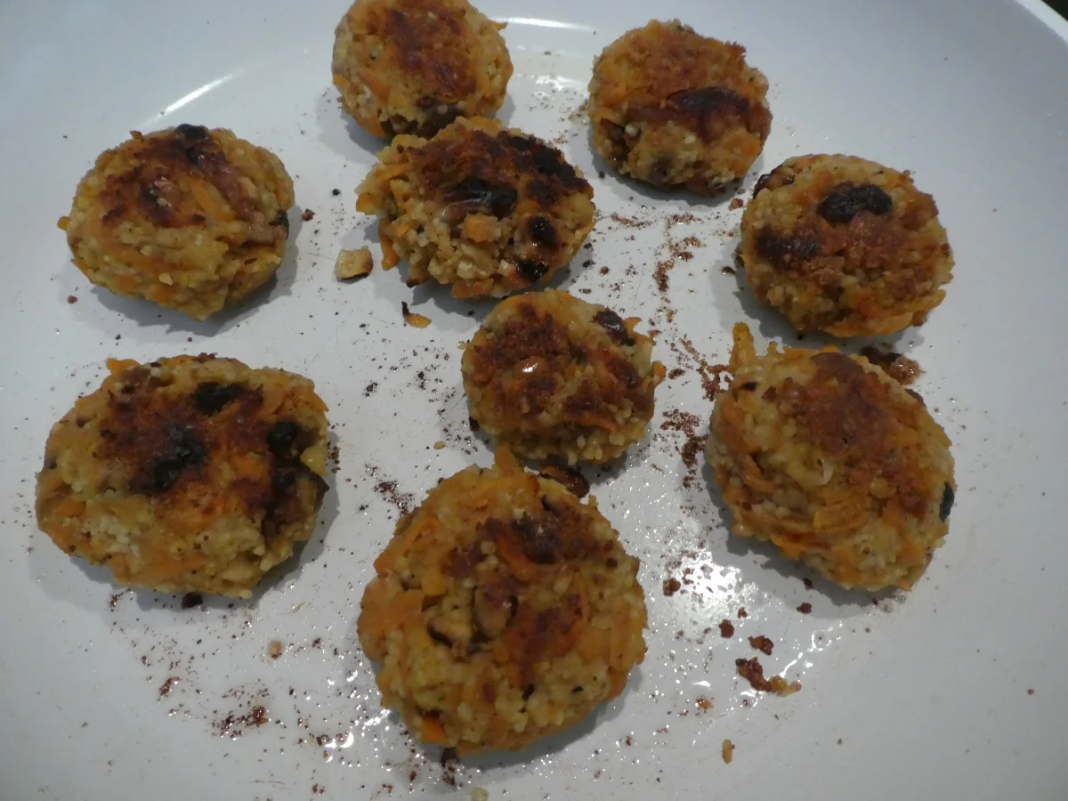 Rezept: Orientalischer Gemüsebratling mit Römersalatherzen und Tahini-Dressing Bild Nr. 13994 Orientalischer Gemüsebratling mit Römersalatherzen und Tahini-Dressing - Rezept - Bild Nr. 13994