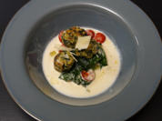 Spinatknödel mit Bergkäseschaum und Tomaten-Spinat Gemüse - Rezept - Bild Nr. 2