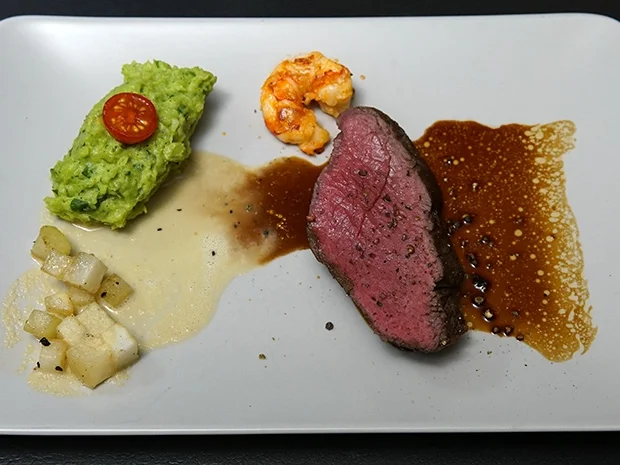 Rezept: Surf an Turf mit Rotgarnele, Kartoffel-Rucola-Stampf, einer Portweinjus und Kohlrabi Bild Nr. 13987 Surf an Turf mit Rotgarnele, Kartoffel-Rucola-Stampf, einer Portweinjus und Kohlrabi - Rezept - Bild Nr. 13987