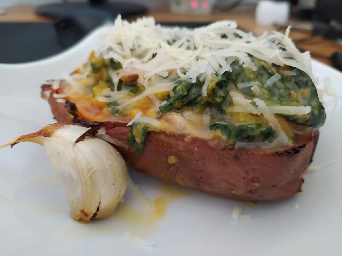 Gefüllte Süßkartoffeln mit Spinat und Pinienkernen - Rezept - Bild Nr. 13987