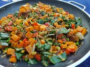 Asiatische Nudelpfanne mit bunten Gemüse und Kürbis - Rezept - Bild Nr. 13987