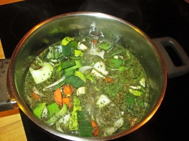 Kartoffelsuppe mit Würstchen - Rezept - Bild Nr. 4