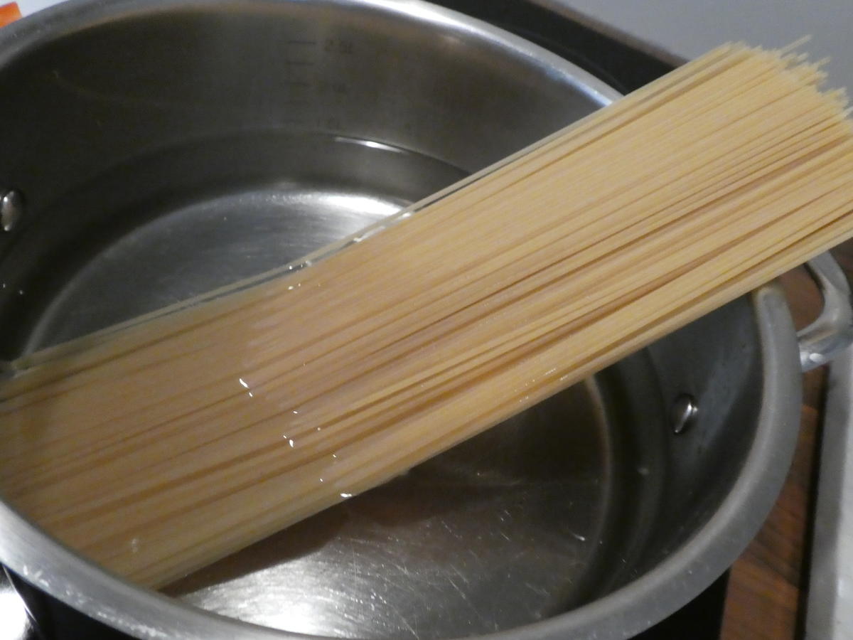 Spaghetti mit Gemüse-Cashew-Erdnuss-Rahmsauce - Rezept - Bild Nr. 13994