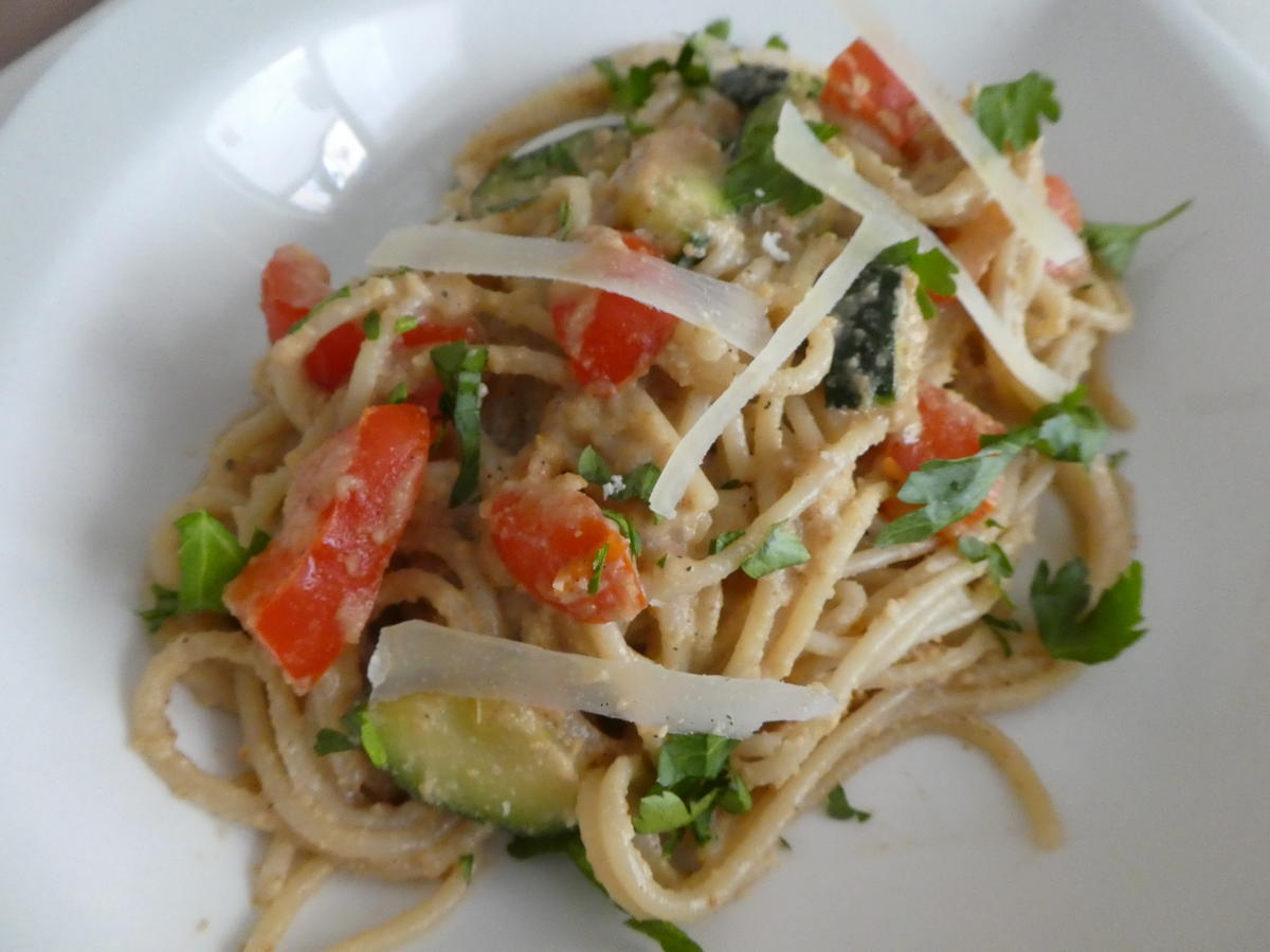 Spaghetti mit Gemüse-Cashew-Erdnuss-Rahmsauce - Rezept - Bild Nr. 13998