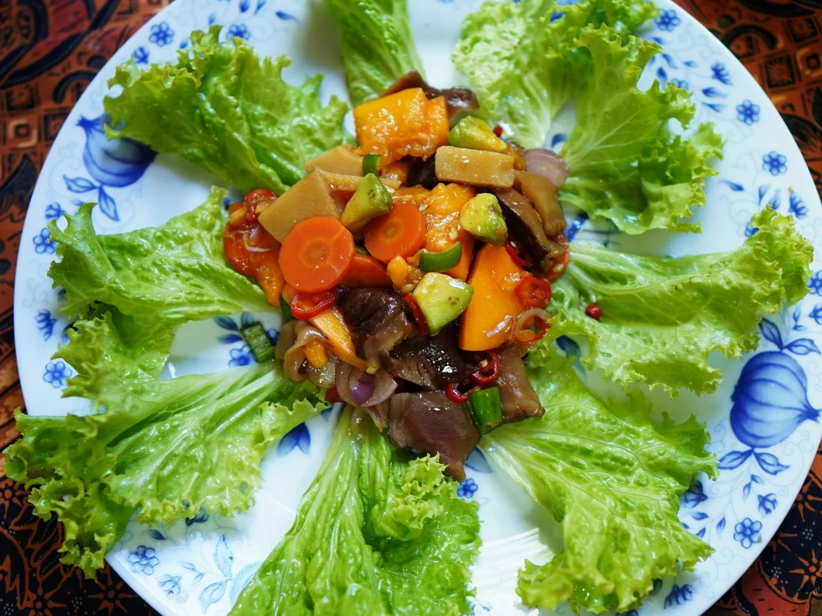 Avocado-Papayasalat mit Bambuskeimling und Pilzen - Rezept - Bild Nr. 13999