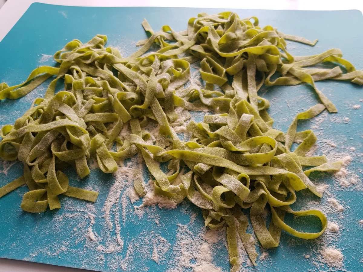 Bärlauch-Tagliatelle mit Käsesoße und Salsiccia - Rezept - Bild Nr. 14018