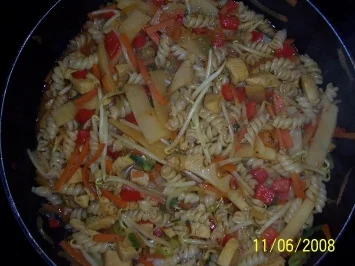 Bunte Asia- Nudel-Pfanne - Rezept