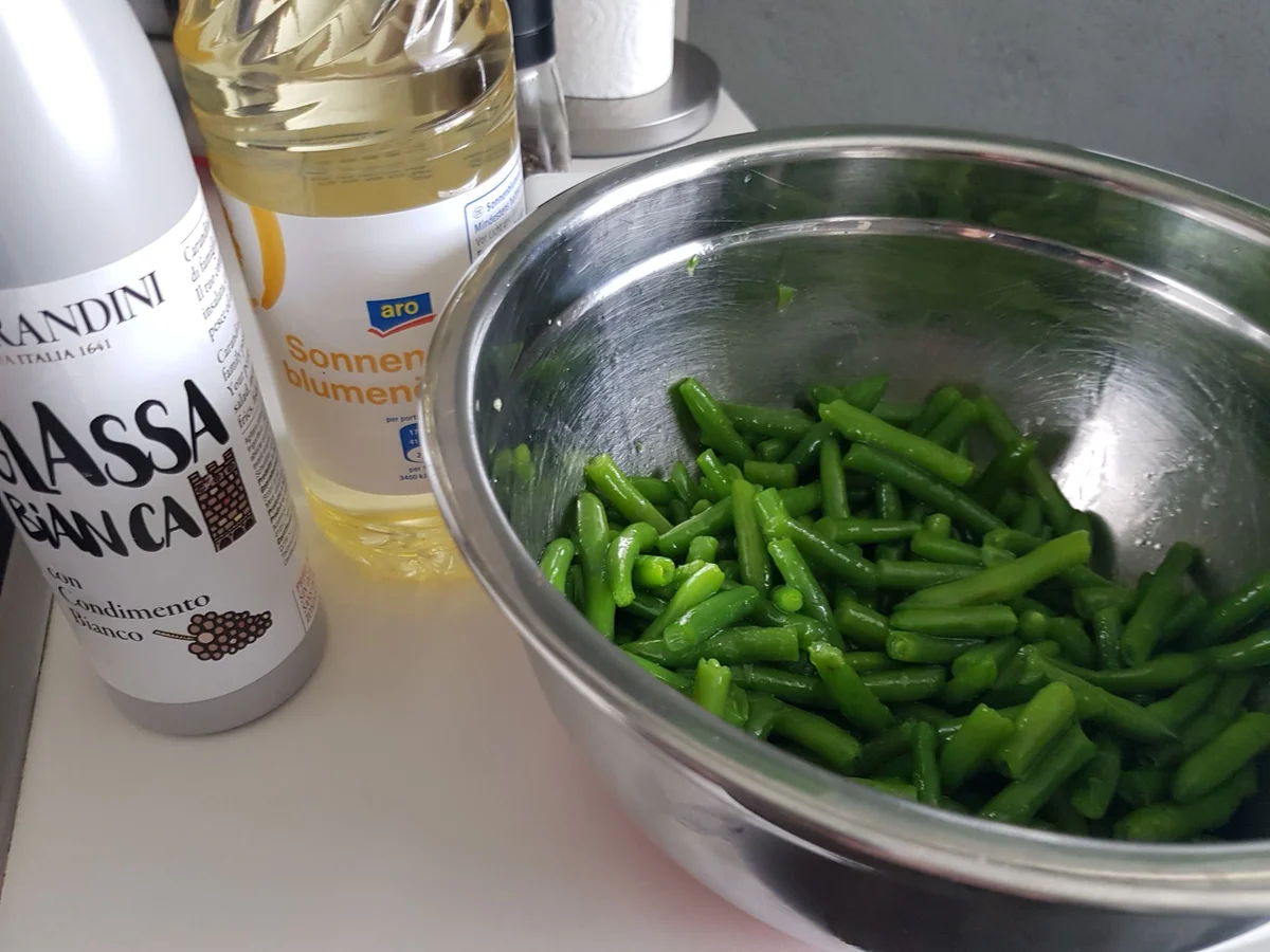 Lamm-Rouladen, scharfe Kritharaki, Bohnensalat und Feta-Creme - Rezept - Bild Nr. 14017