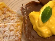 Mango Eis im Schokoladennest dazu lauwarme Quarkwaffeln - Rezept - Bild Nr. 2