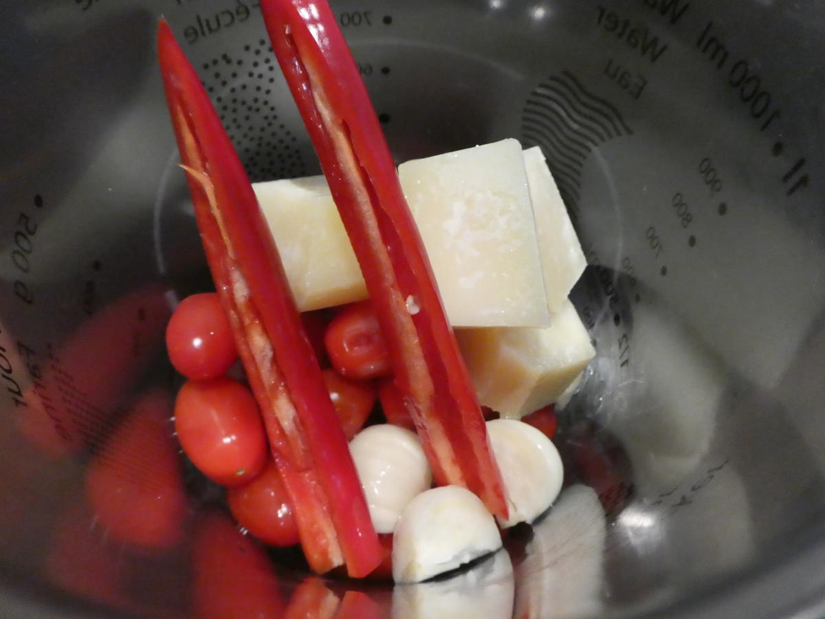Nudeln mit Tomaten-Chili-Pesto - Rezept - Bild Nr. 14048