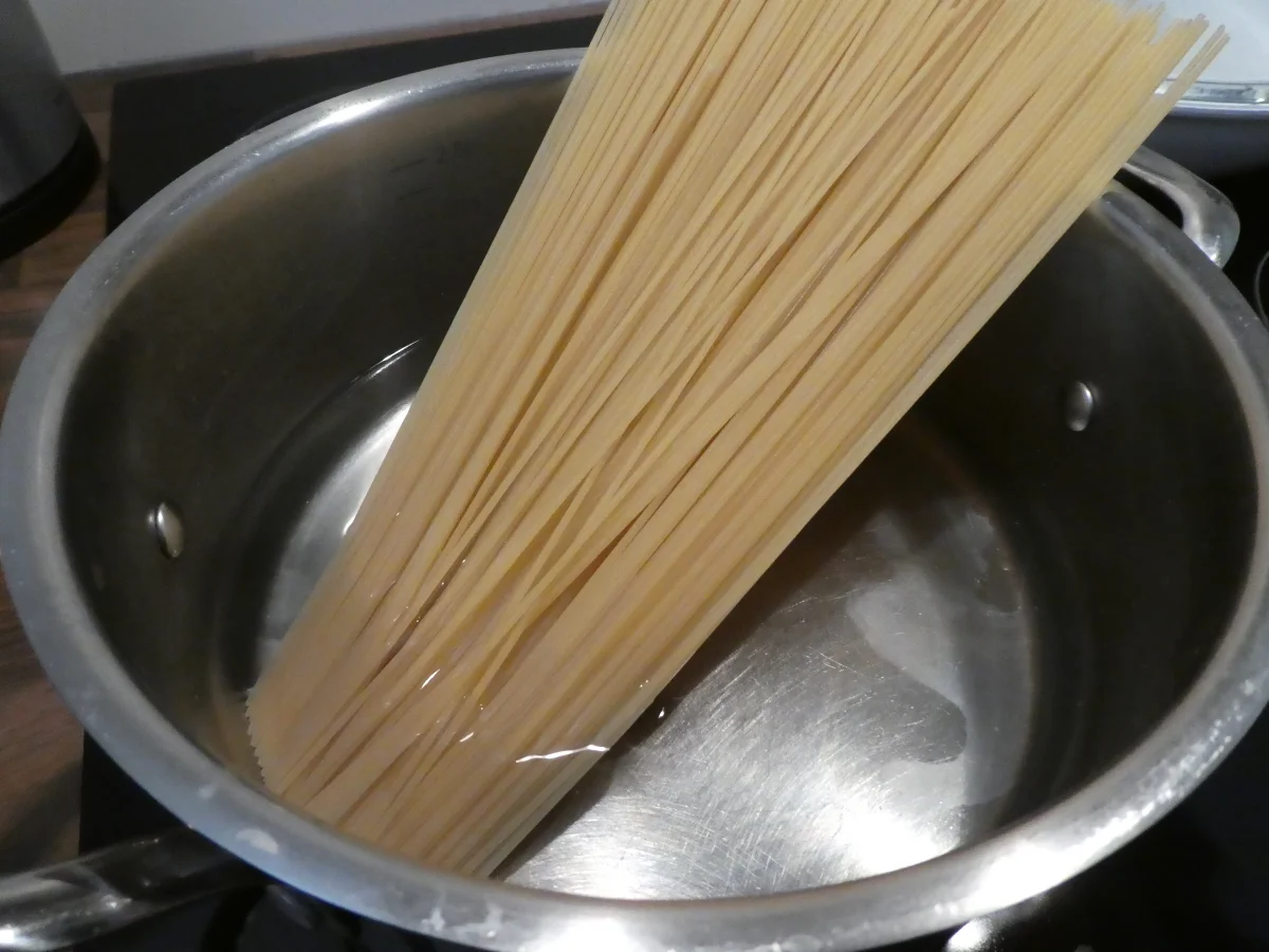 Rezept: Nudeln mit Tomaten-Chili-Pesto Bild Nr. 14052 Nudeln mit Tomaten-Chili-Pesto - Rezept - Bild Nr. 14052