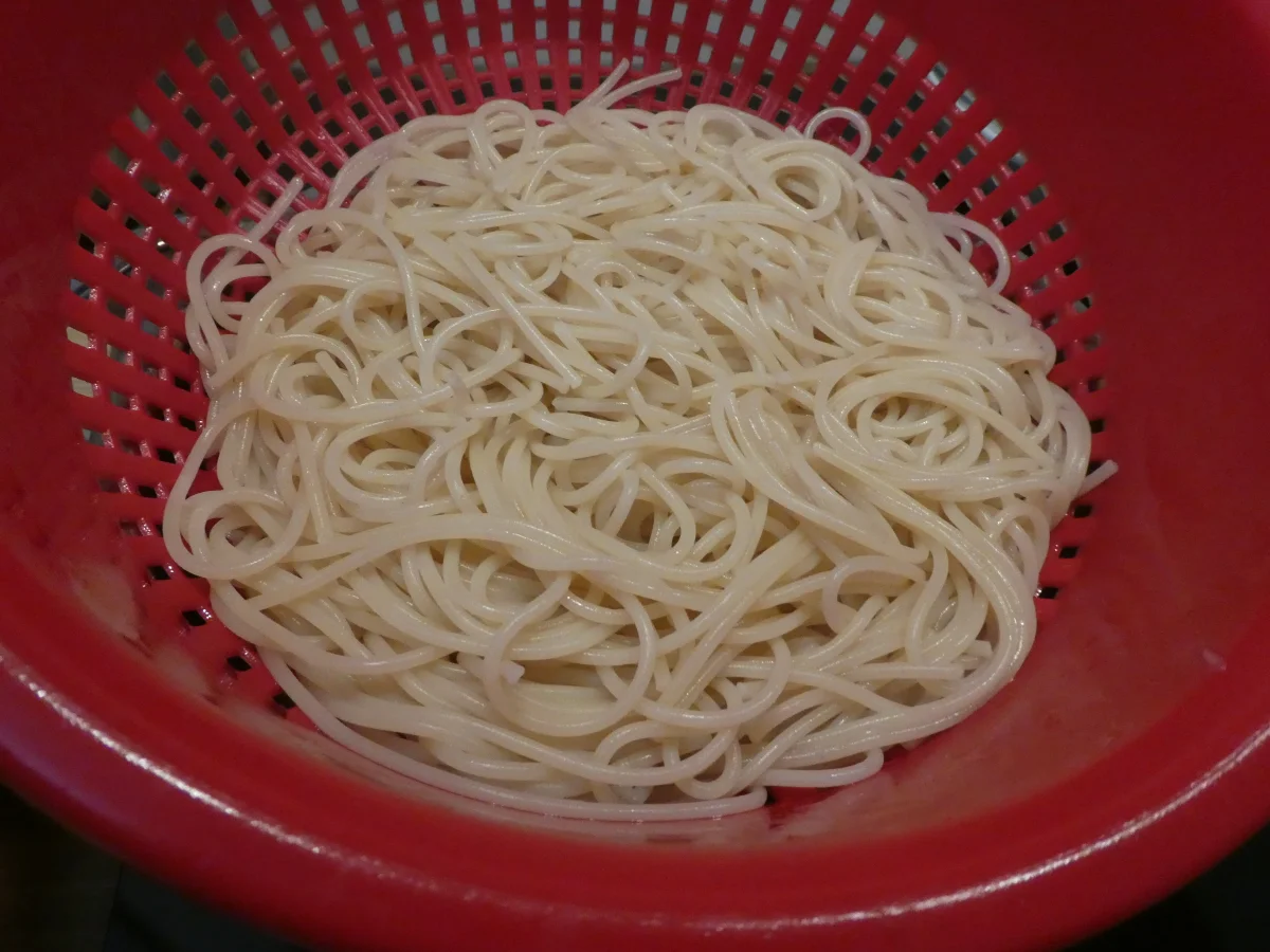 Rezept: Nudeln mit Tomaten-Chili-Pesto Bild Nr. 14053 Nudeln mit Tomaten-Chili-Pesto - Rezept - Bild Nr. 14053