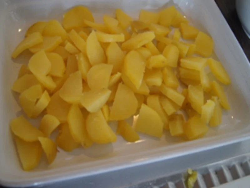 Rezept: Kohlrabi-Radieschen-Kartoffel-Salat mit Nürnberger Rostbratwürstchen Bild Nr. 6 Kohlrabi-Radieschen-Kartoffel-Salat mit Nürnberger Rostbratwürstchen - Rezept - Bild Nr. 6