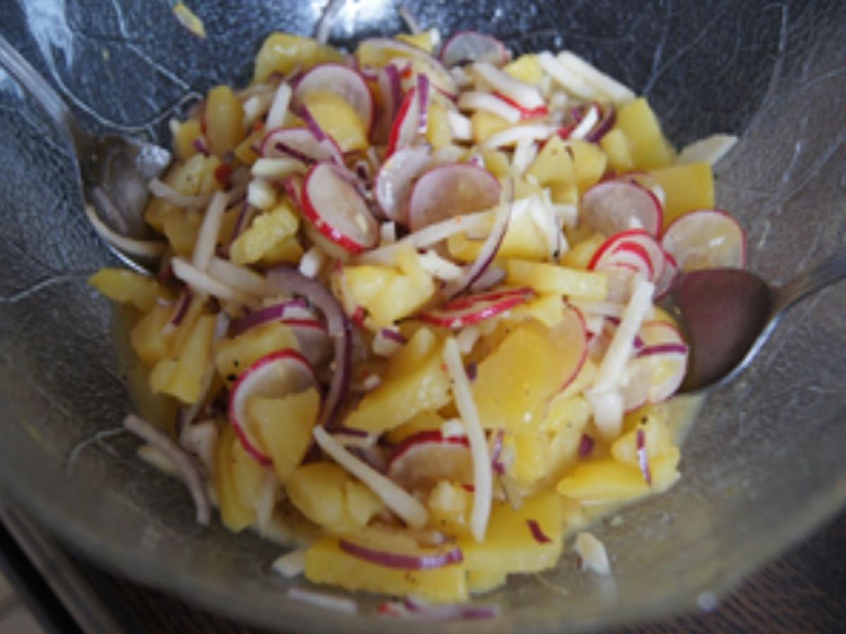 Kohlrabi-Radieschen-Kartoffel-Salat mit Nürnberger Rostbratwürstchen - Rezept - Bild Nr. 11