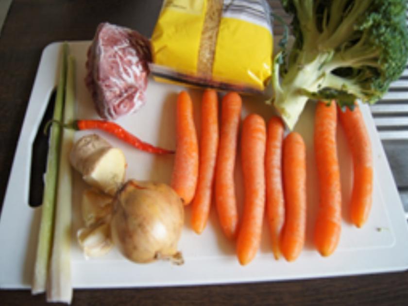 Asiatische Rindfleisch-Nudel-Suppe - Rezept - kochbar.de