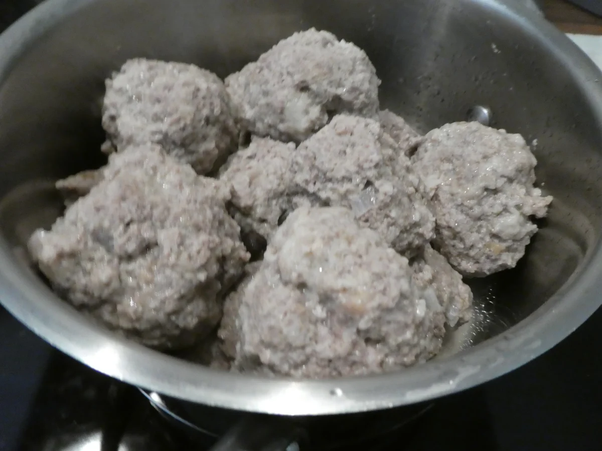 Königsberger Klopse mit Kartoffelstampf und Kohlrabi-Erbsen-Gemüse - Rezept - Bild Nr. 14053