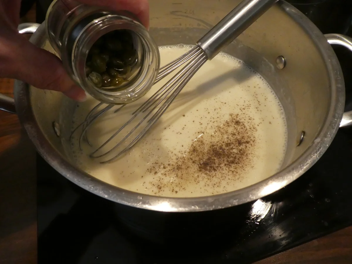 Königsberger Klopse mit Kartoffelstampf und Kohlrabi-Erbsen-Gemüse - Rezept - Bild Nr. 14057