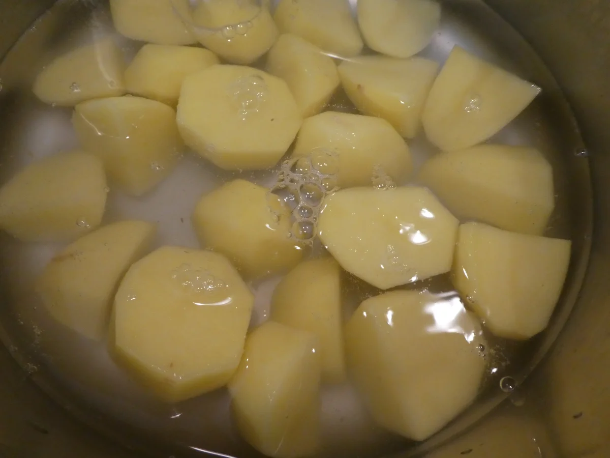 Königsberger Klopse mit Kartoffelstampf und Kohlrabi-Erbsen-Gemüse - Rezept - Bild Nr. 14059