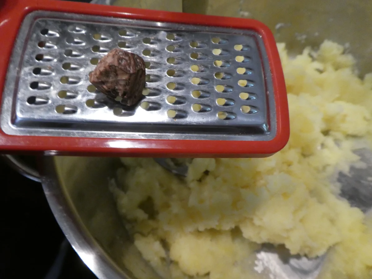 Königsberger Klopse mit Kartoffelstampf und Kohlrabi-Erbsen-Gemüse - Rezept - Bild Nr. 14061