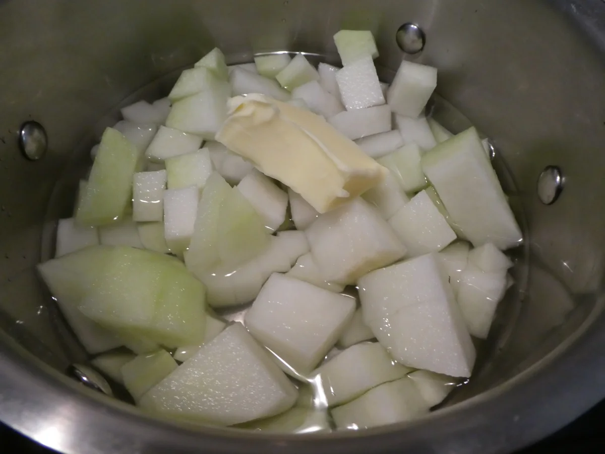 Königsberger Klopse mit Kartoffelstampf und Kohlrabi-Erbsen-Gemüse - Rezept - Bild Nr. 14064