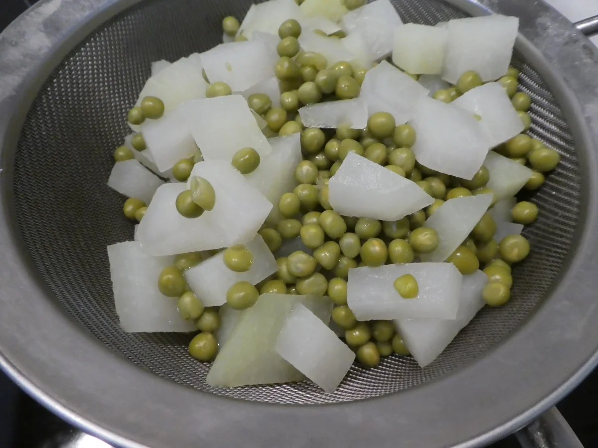 Königsberger Klopse mit Kartoffelstampf und Kohlrabi-Erbsen-Gemüse - Rezept - Bild Nr. 14065