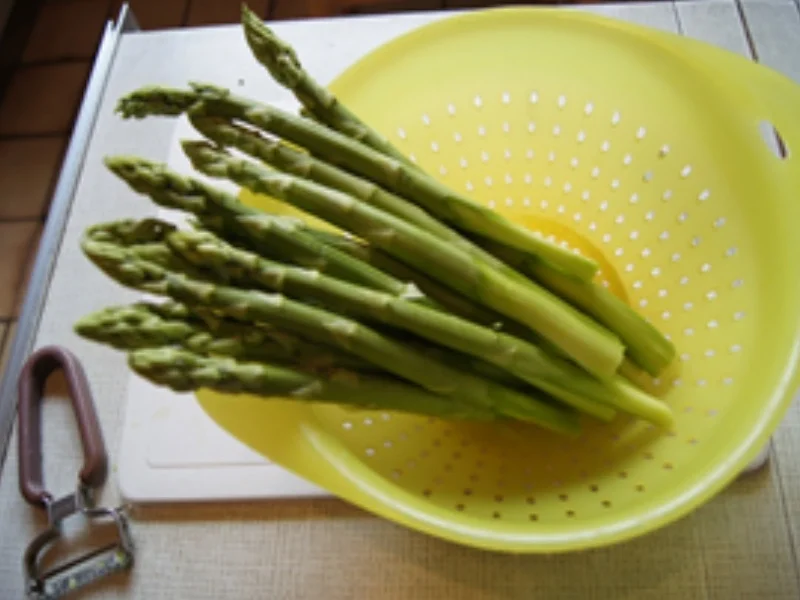 Rezept: Grüner Spargel mit Pulled-Beef und Honig-Drillingen Bild Nr. 4 Grüner Spargel mit Pulled-Beef und Honig-Drillingen - Rezept - Bild Nr. 4