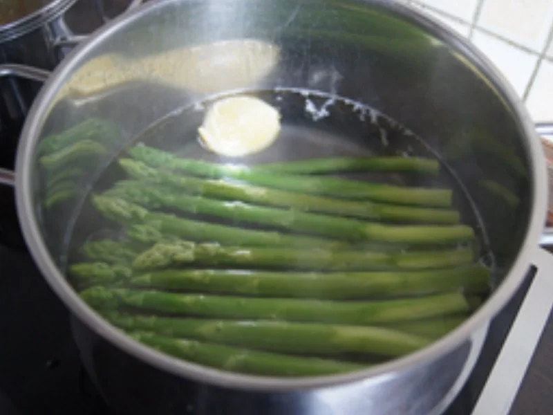 Rezept: Grüner Spargel mit Pulled-Beef und Honig-Drillingen Bild Nr. 5 Grüner Spargel mit Pulled-Beef und Honig-Drillingen - Rezept - Bild Nr. 5