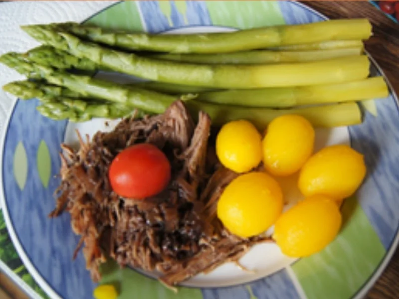 Rezept: Grüner Spargel mit Pulled-Beef und Honig-Drillingen Bild Nr. 15 Grüner Spargel mit Pulled-Beef und Honig-Drillingen - Rezept - Bild Nr. 15