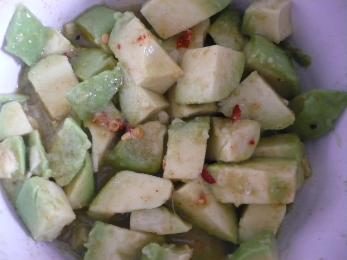 Feldsalat mit scharfer Avocado und gerösteten Kichererbsen - Rezept - Bild Nr. 14073