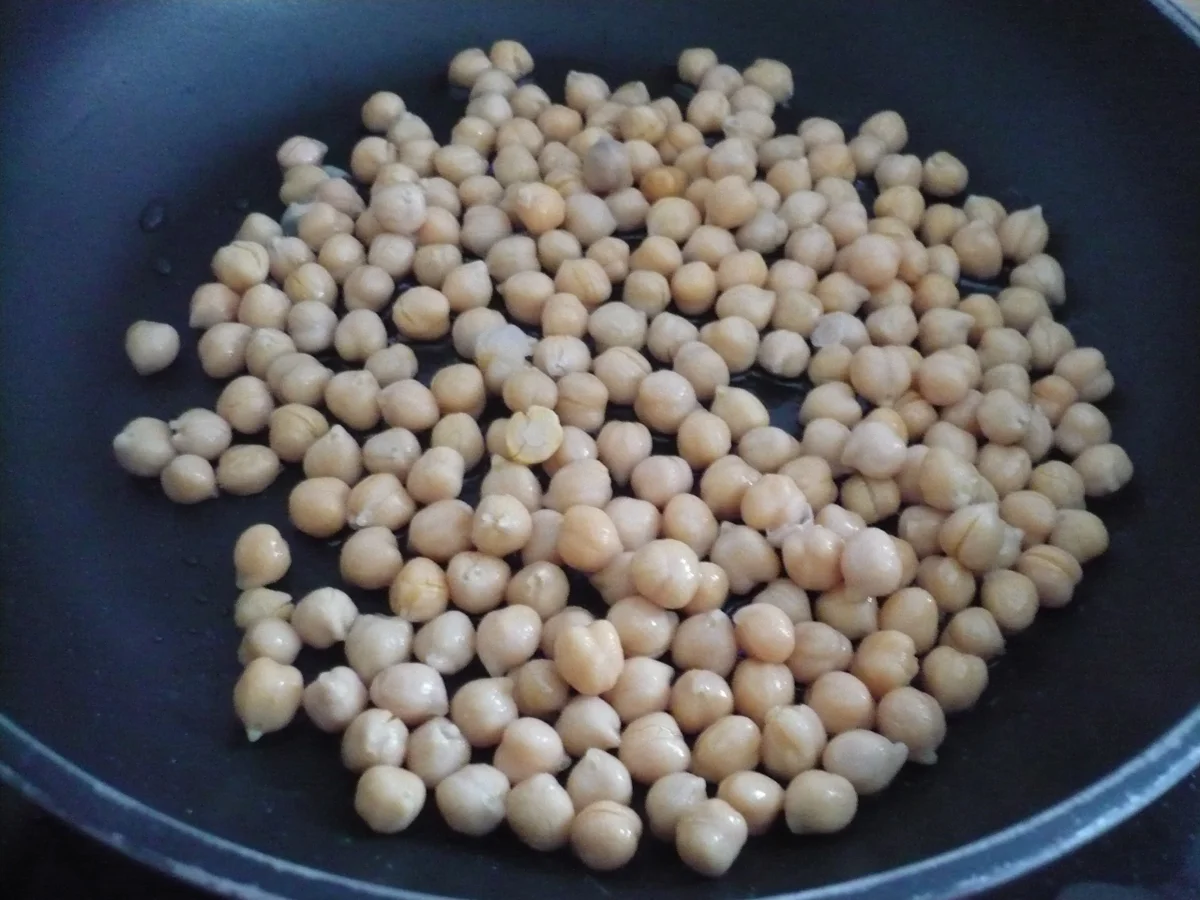 Feldsalat mit scharfer Avocado und gerösteten Kichererbsen - Rezept - Bild Nr. 14074