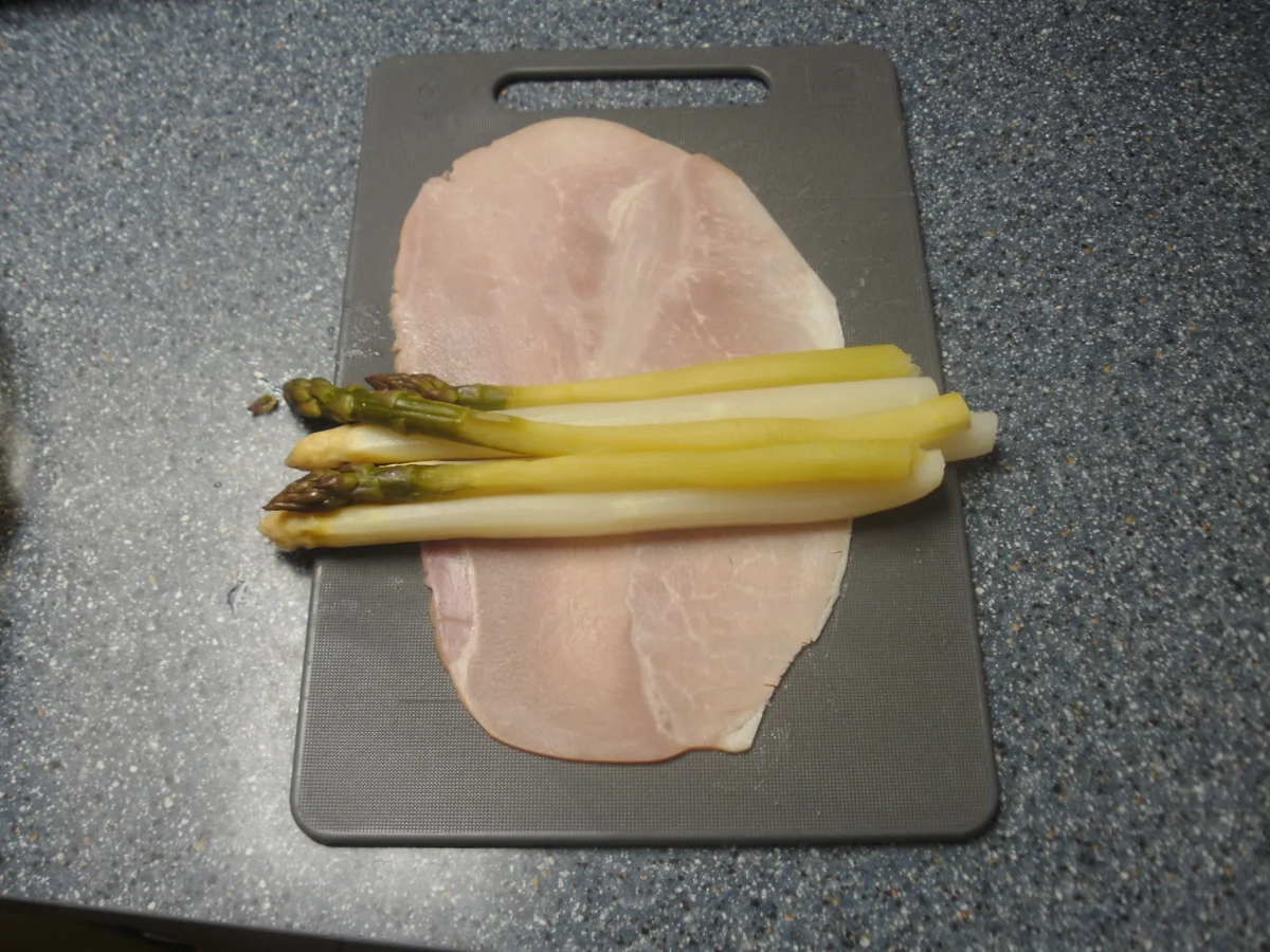 Rezept: Spargelröllchen Bild Nr. 4 Spargelröllchen - Rezept - Bild Nr. 4