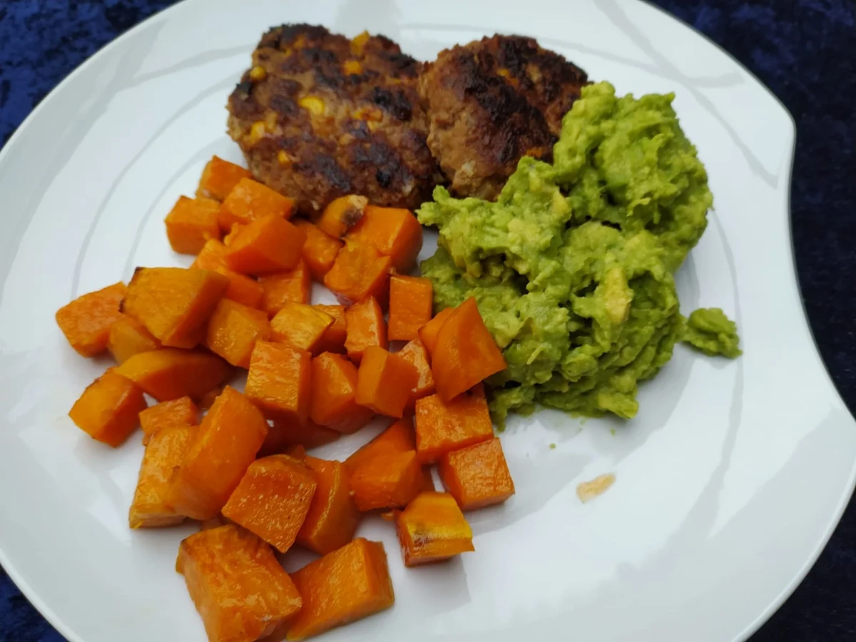 Rezept: Mexiko-Hacksteak mit Süßkartoffel-Bites und Guacamole Bild Nr. 14079 Mexiko-Hacksteak mit Süßkartoffel-Bites und Guacamole - Rezept - Bild Nr. 14079