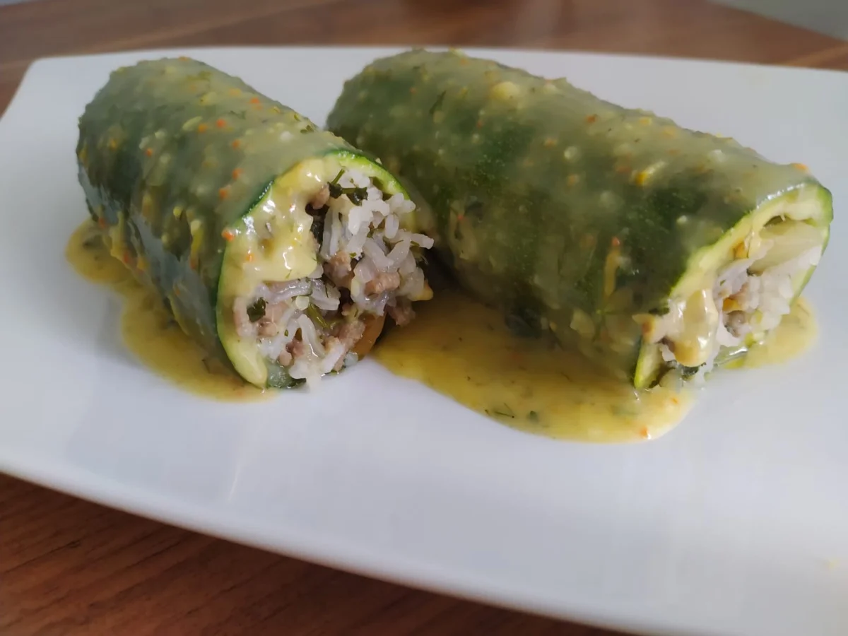 Rezept: Gefüllte Zucchini mit Zitronen-Bechamelsauce Bild Nr. 14078 Gefüllte Zucchini mit Zitronen-Bechamelsauce - Rezept - Bild Nr. 14078