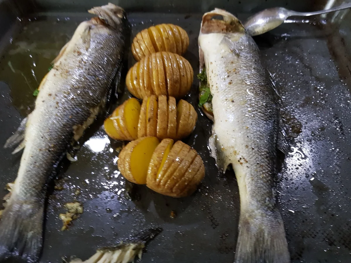 Loup de mer mit Fächerkartoffeln und Rahm-Wirsing - Rezept - Bild Nr. 14102