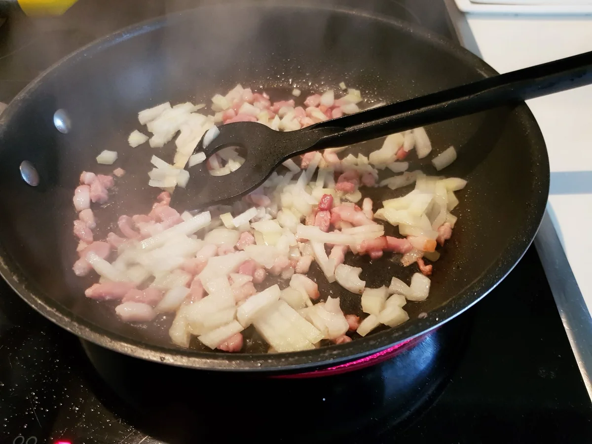 Loup de mer mit Fächerkartoffeln und Rahm-Wirsing - Rezept - Bild Nr. 14103