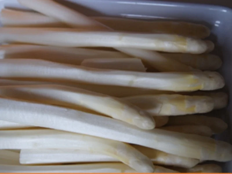 Prager Schinken mit Spargel, herzhafter Sauce und Drillingen - Rezept - Bild Nr. 14104