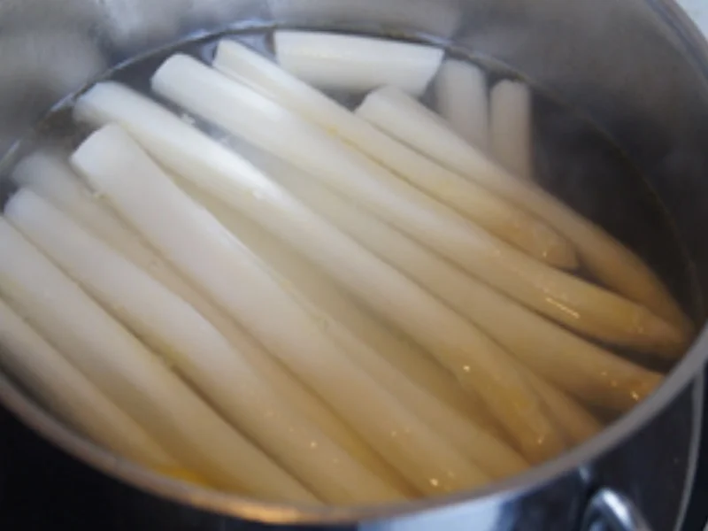 Prager Schinken mit Spargel, herzhafter Sauce und Drillingen - Rezept - Bild Nr. 14105