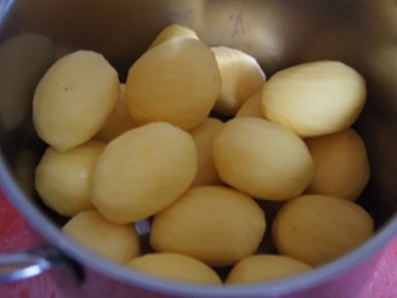 Prager Schinken mit Spargel, herzhafter Sauce und Drillingen - Rezept - Bild Nr. 14115