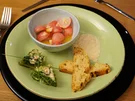 Saiblingterrine mit Birnenschaum, lauwarmen Radieschensalat und Blauschimmelkäsebrot - Rezept - Bild Nr. 14105