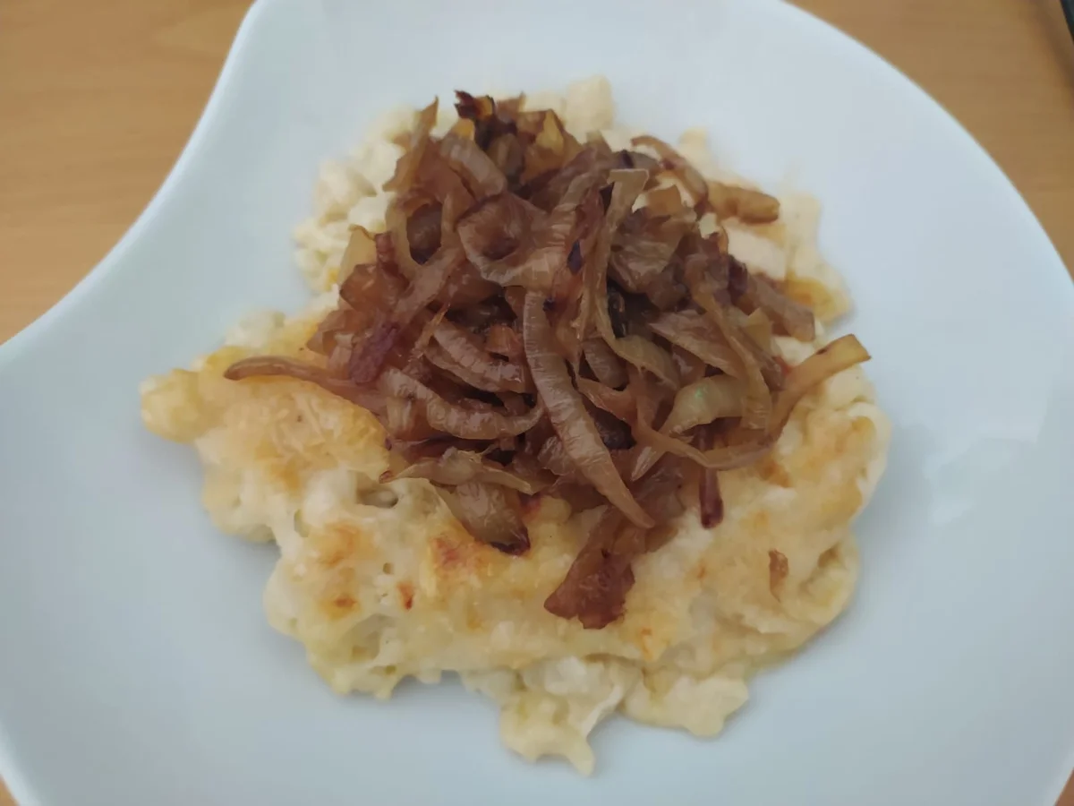 Kässpätzle mit karamellisierten Zwiebeln - Rezept - Bild Nr. 14108