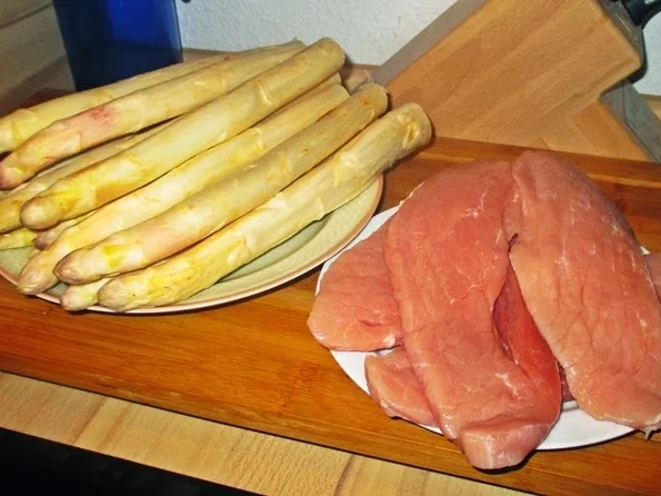 Knuspriges Schnitzel mit Ofen-Spargel - Rezept - Bild Nr. 14111