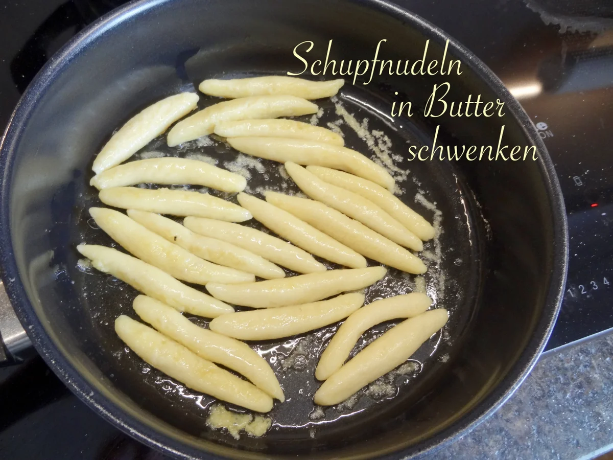 Rezept: Schupfnudeln nach Omas Rezept Bild Nr. 6 Schupfnudeln nach Omas Rezept - Rezept - Bild Nr. 6