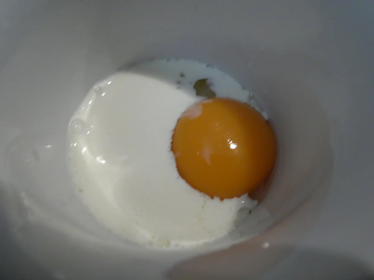 Spargelsuppe mit Holunderblütensirup und Ziegenkäse -Brötchenscheiben - Rezept - Bild Nr. 14110