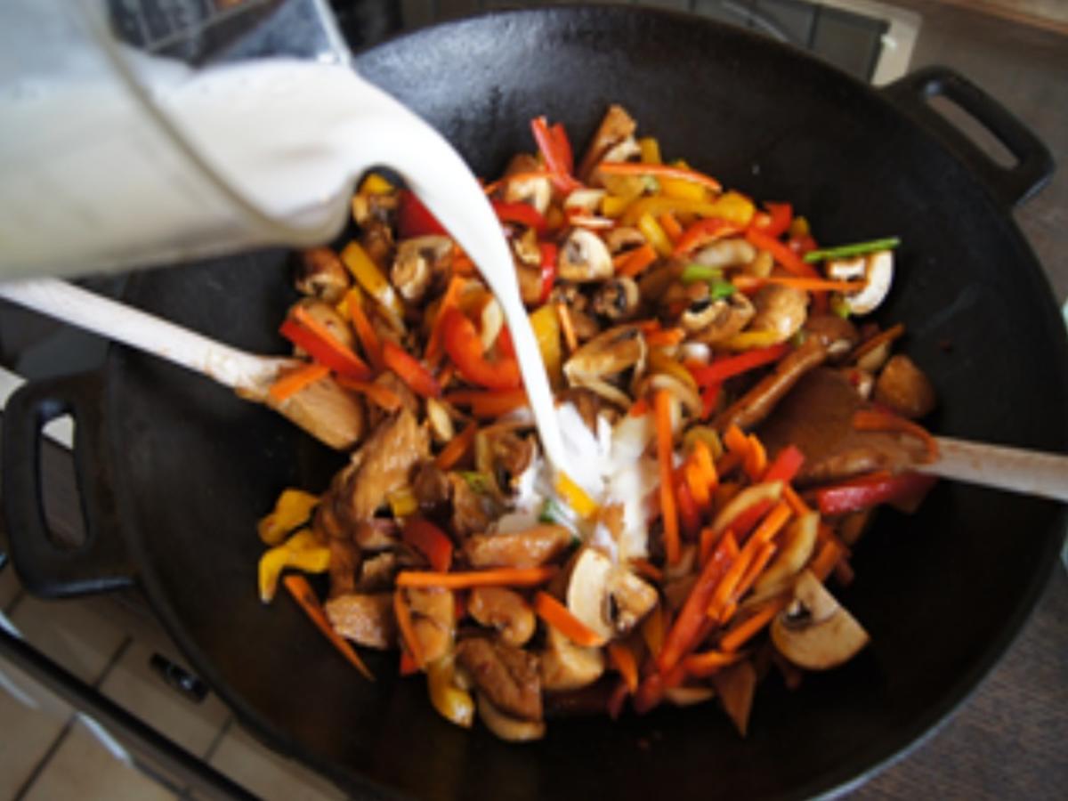 Chinesischer Hähnchen-Gemüse-Wok mit Jasmin-Reis - Rezept - Bild Nr. 14126
