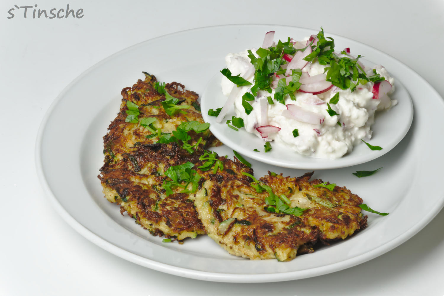 Gemüserösti mit Radieschen-Frischkäse-Dipp - Rezept - kochbar.de