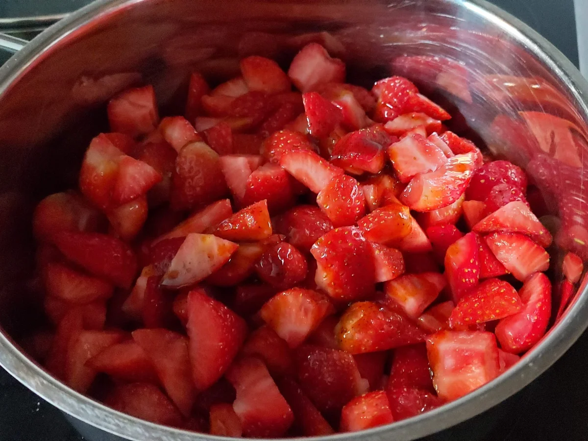 Rezept: Marmelade aus Treibhaus - Erdbeeren Bild Nr. 14117 Marmelade aus Treibhaus - Erdbeeren - Rezept - Bild Nr. 14117